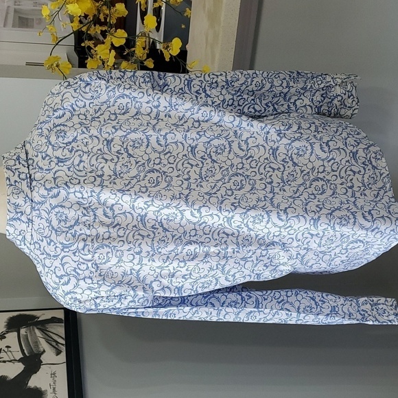 Kim Roger's button-down casual blouse blue and white print. Large, cotto… - Picture 6 of 7